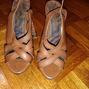 🙂Women's Brown Gianni Bini Platform 4.75 in heel size 7 As is Sandals